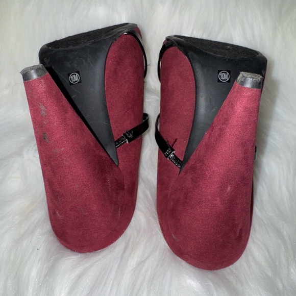Chinese Laundry Red and Black Mules with Double Strap Design - Picture 9 of 10